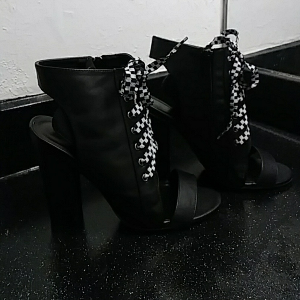 Heels - Picture 2 of 3